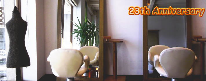 ARKS店内は自然光がたっぷりと入り、心地いい空間でリラックスしていただけます。